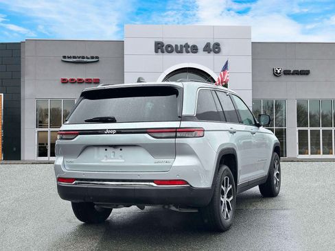 Used 2025 Jeep Grand Cherokee Limited AWD/4WD image 5