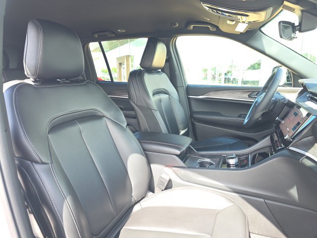 Used 2026 Jeep Grand Cherokee Limited AWD/4WD image 9