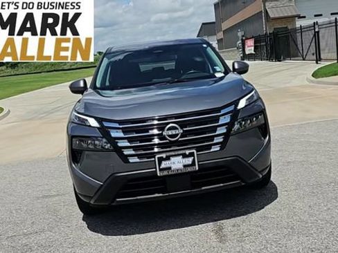 Used 2025 Nissan Rogue SV FWD image 3