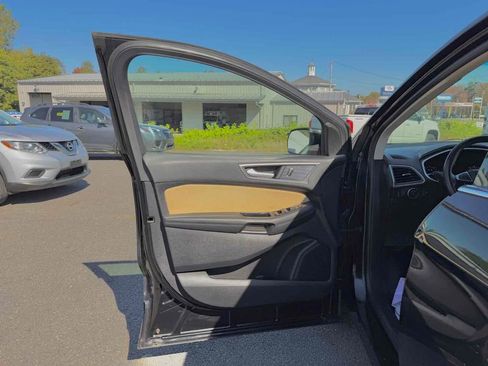 Used 2019 Ford Edge SEL image 11