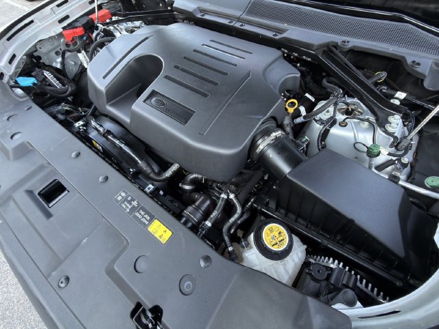 Used 2023 Land Rover Defender 130 SE AWD/4WD image 36