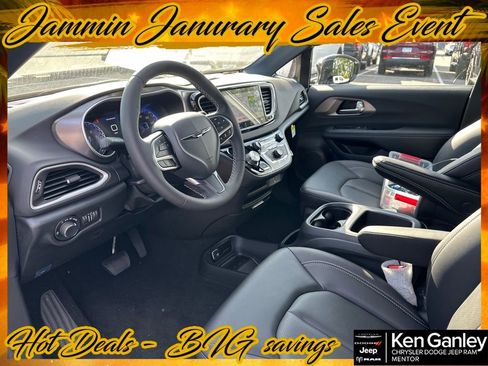 New 2026 Chrysler Voyager LX image 12