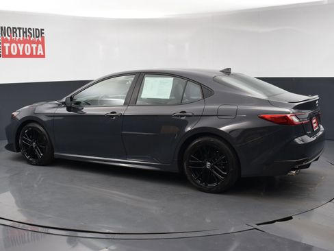 Used 2025 Toyota Camry SE FWD image 2