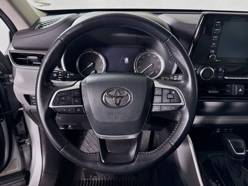 Used 2022 Toyota Highlander XLE image 12