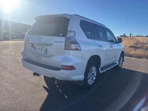 Used 2017 Lexus GX 460 image 3