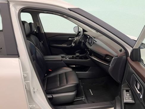 Used 2023 Nissan Rogue SV w/ SV Premium Package AWD/4WD image 9