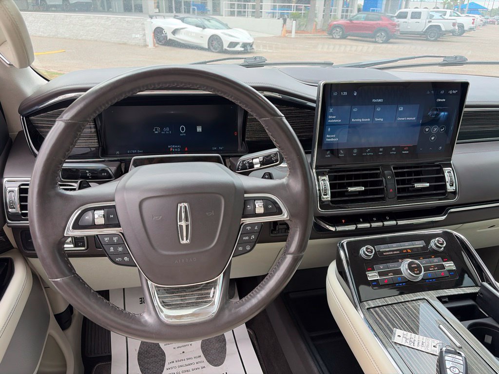 Used 2023 Lincoln Nautilus FWD w/ Premium Package image 8