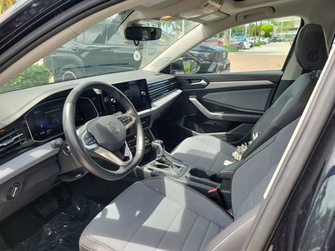 Used 2026 Volkswagen Jetta SE FWD image 11
