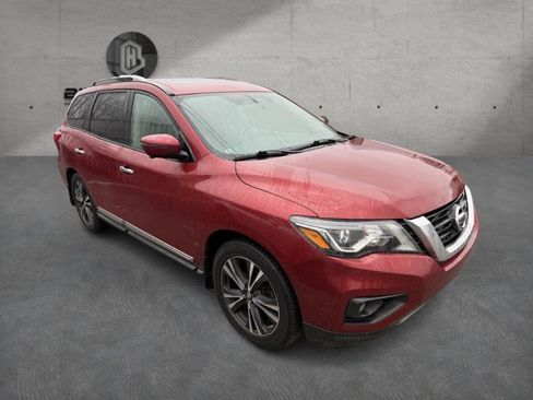 Used 2017 Nissan Pathfinder Platinum w/ Cargo Package image 2