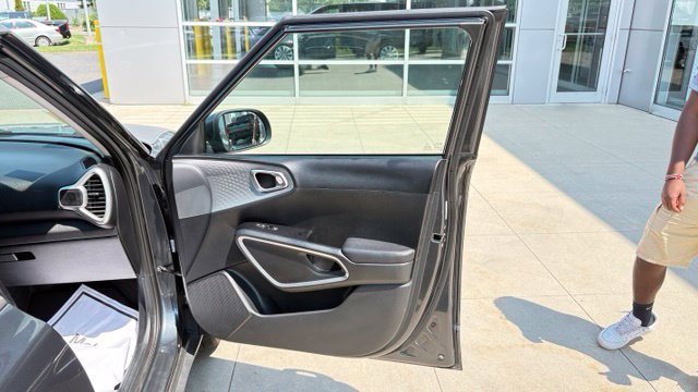 Used 2023 Kia Soul LX w/ Option Group 015 FWD image 32