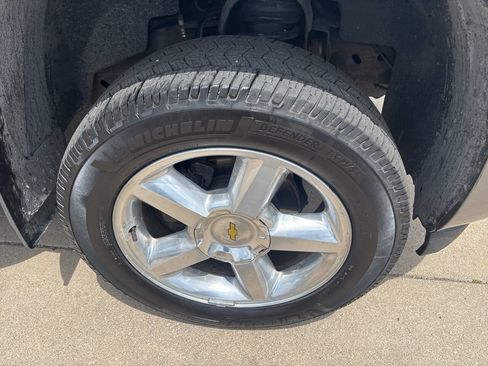 Used 2007 Chevrolet Suburban LT w/ LT Preferred Equipment Group AWD/4WD image 8
