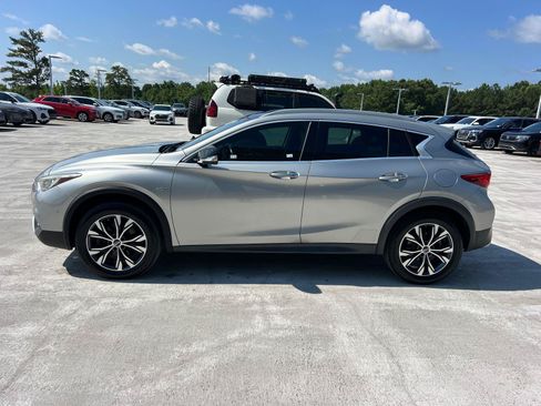 Used 2017 INFINITI QX30 Premium w/ Navigation Package AWD/4WD image 8