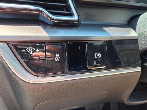 Used 2025 Kia Sportage EX FWD image 29