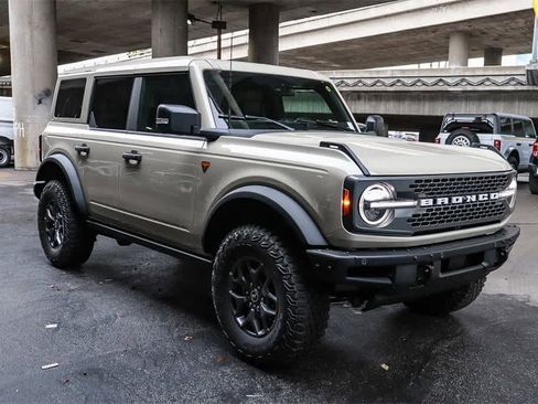 New 2025 Ford Bronco Badlands image 3