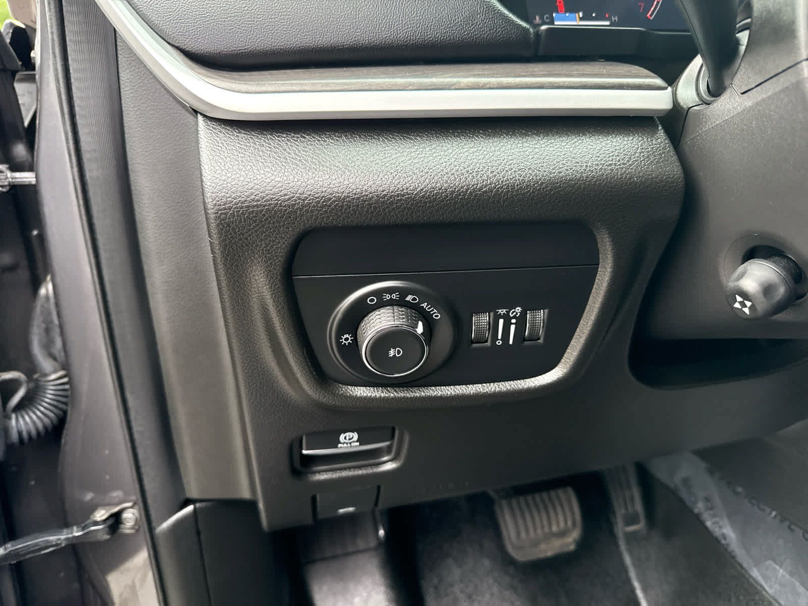 Used 2023 Jeep Grand Cherokee Limited w/ Luxury Tech Group II AWD/4WD image 19