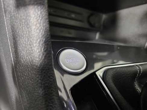 Used 2024 Volkswagen Tiguan SE w/ Panoramic Sunroof Package FWD image 27