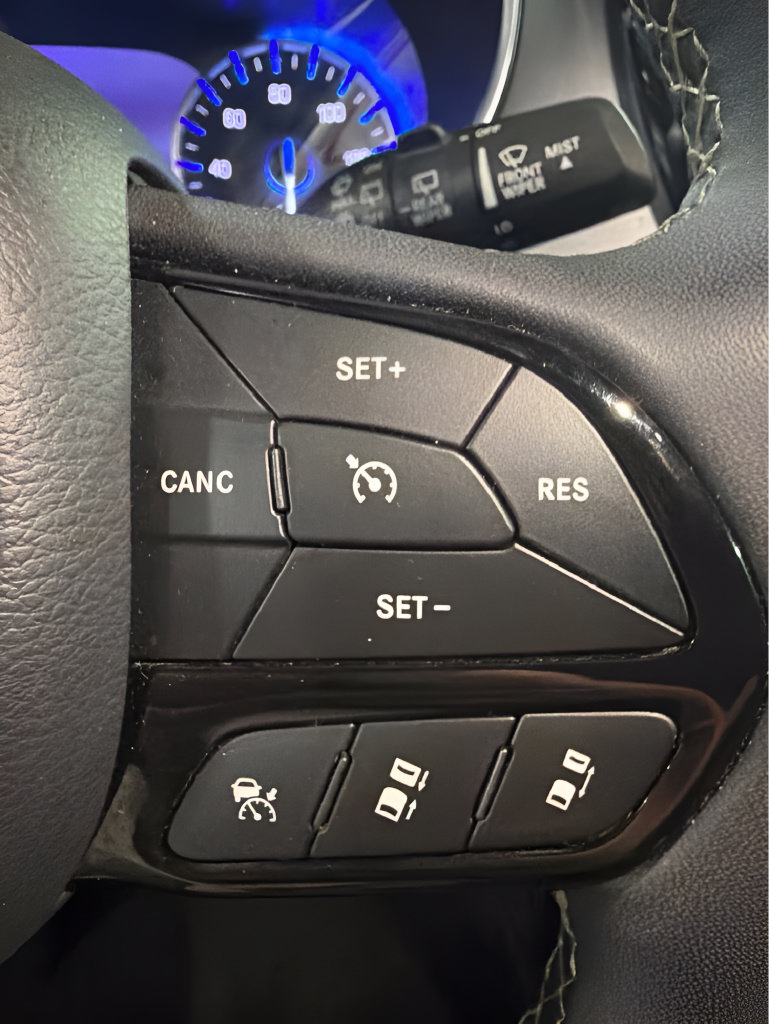 Used 2025 Chrysler Pacifica Limited FWD image 20