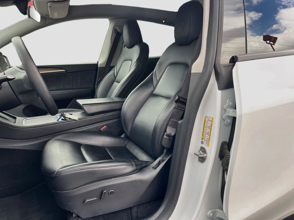 Used 2024 Tesla Model Y Long Range RWD image 21