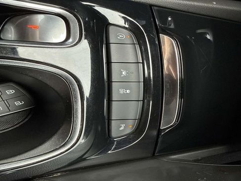 Used 2022 Buick Envision Essence w/ Sport Touring Package FWD image 23