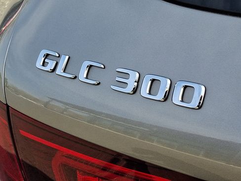Used 2021 Mercedes-Benz GLC 300 4MATIC image 32