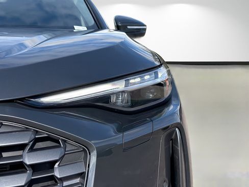 Certified 2025 Audi Q5 Prestige image 9