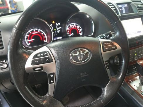 Used 2012 Toyota Highlander Limited w/ Tow Pkg image 13