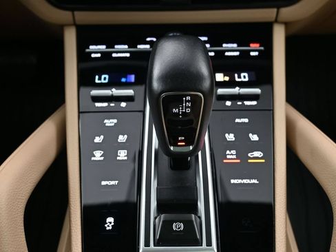 Certified 2023 Porsche Cayenne Platinum Edition AWD/4WD image 18