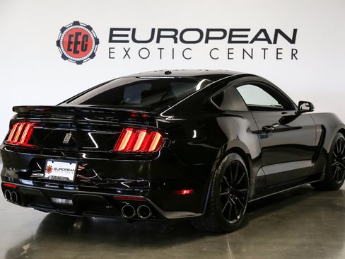 Used 2016 Ford Mustang Shelby GT350 w/ Technology Package RWD image 10