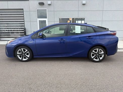 Used 2017 Toyota Prius Three Touring FWD image 3