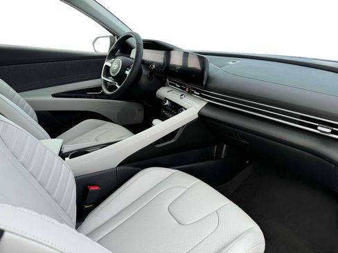 New 2025 Hyundai Elantra Limited image 15