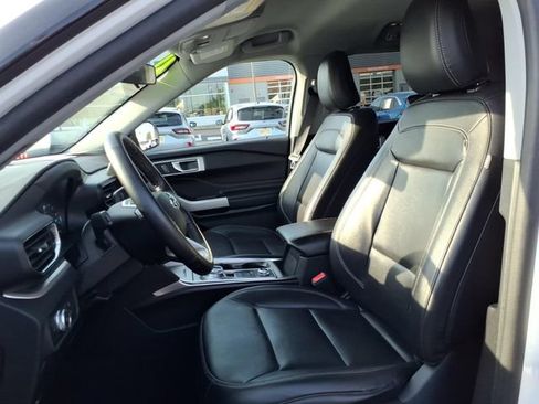 Certified 2021 Ford Explorer XLT w/ Equipment Group 202A AWD/4WD image 16