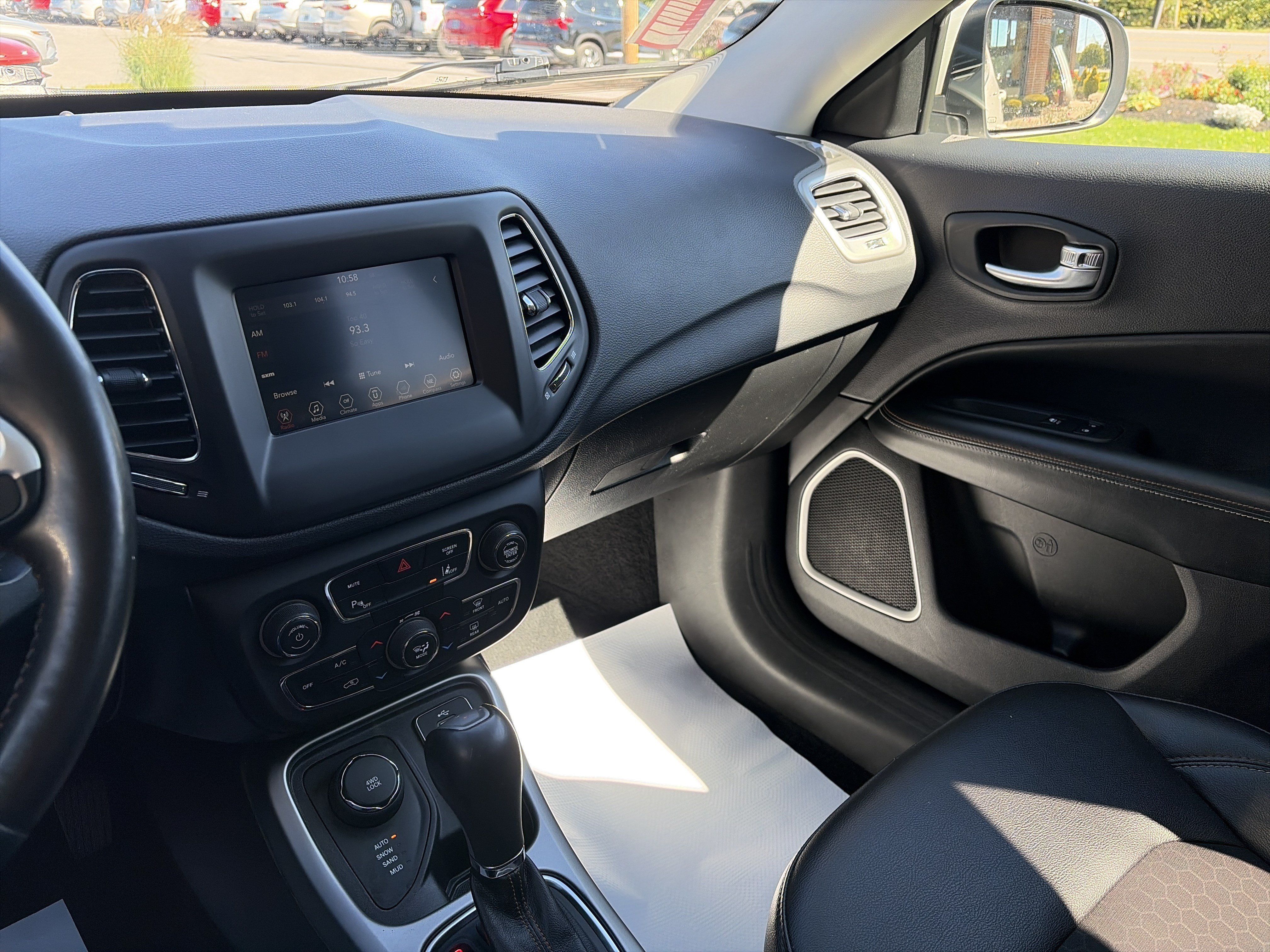 Used 2018 Jeep Compass Latitude w/ Popular Equipment Group AWD/4WD image 22