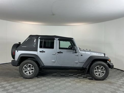 Used 2015 Jeep Wrangler Unlimited Rubicon w/ Connectivity Group AWD/4WD image 4