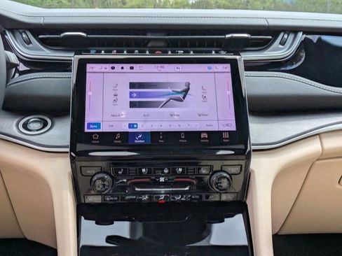 Used 2022 Jeep Grand Cherokee Limited 4xe w/ Luxury Tech Group II image 21