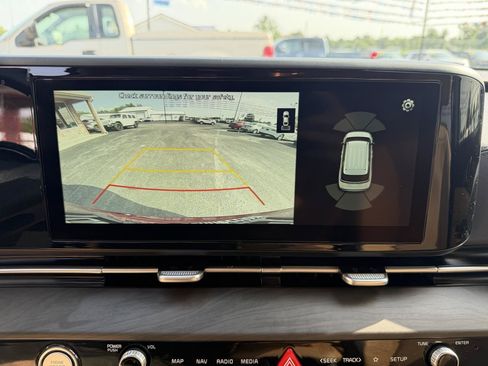 Used 2022 Kia Carnival EX FWD image 34