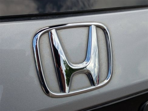 Used 2024 Honda Pilot Touring image 24