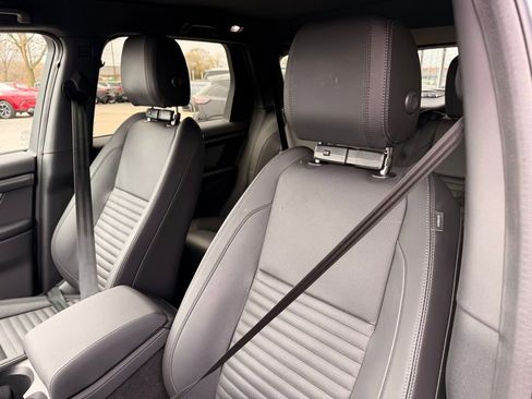 Used 2025 Land Rover Discovery Sport Dynamic SE image 9