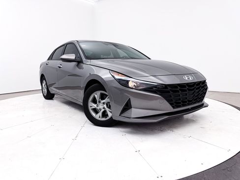Used 2023 Hyundai Elantra SE image 1
