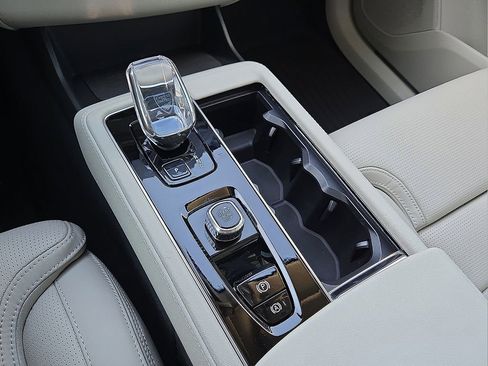 New 2026 Volvo XC90 B6 Ultra w/ Protection Package Premier image 29