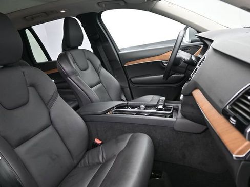 Used 2025 Volvo XC90 B6 Plus image 35