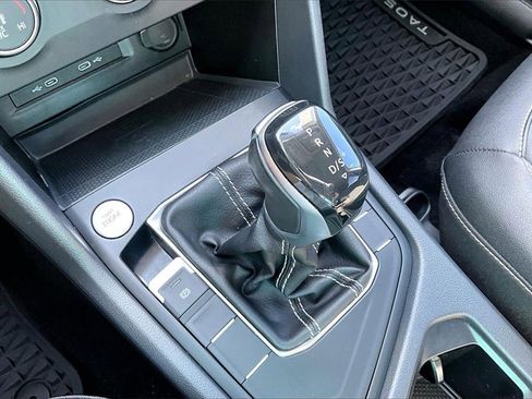 Certified 2022 Volkswagen Taos SE image 28