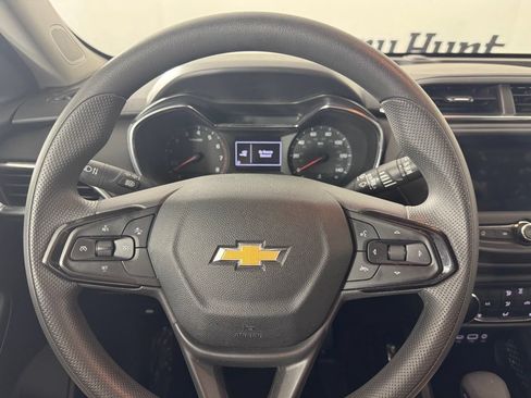 Used 2022 Chevrolet TrailBlazer LT w/ LPO, Blackout Package FWD image 12