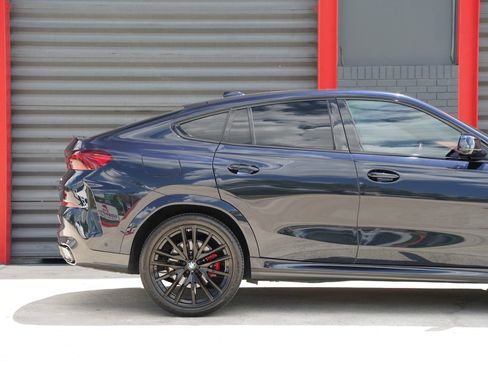 Used 2023 BMW X6 xDrive40i w/ M Sport Package AWD/4WD image 3