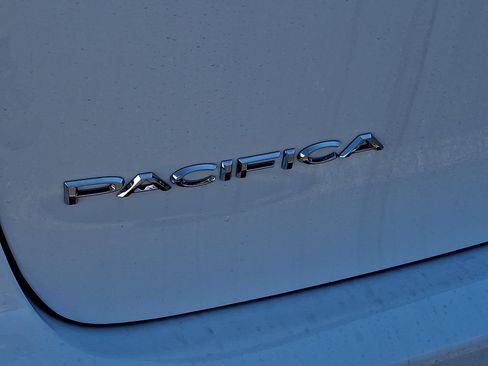 New 2027 Chrysler Pacifica Select AWD/4WD image 5