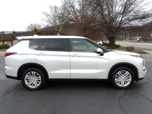 Used 2022 Mitsubishi Outlander ES image 8