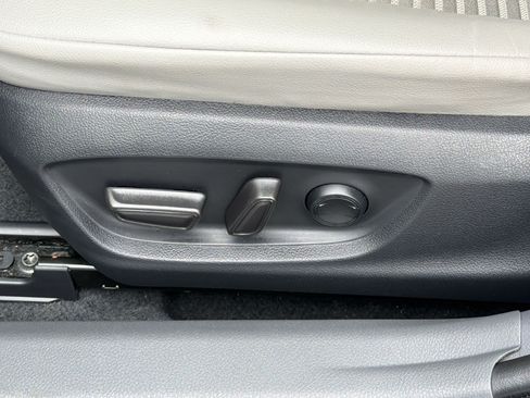Used 2024 Toyota Camry SE FWD image 15