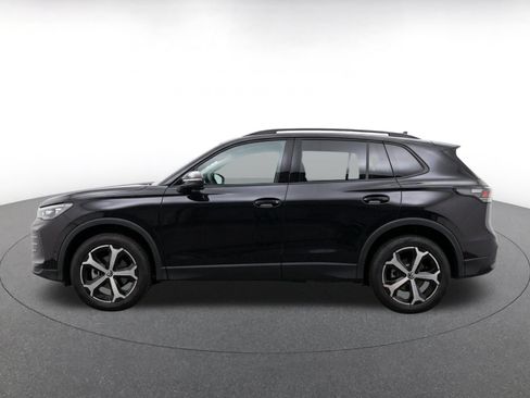 Used 2026 Volkswagen Tiguan SE AWD/4WD image 4