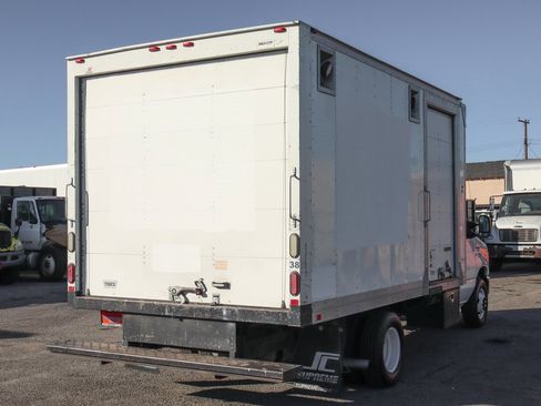 Used 2016 Ford E-350 and Econoline 350 Super Duty image 10