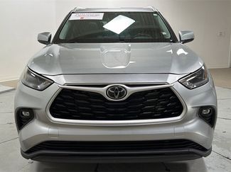 Used 2022 Toyota Highlander XLE video 2