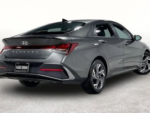 Used 2025 Hyundai Elantra Sport FWD image 2